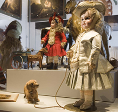 Alcune delle bambole in mostra
