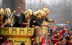 Ivrea, la Battaglia delle arance. Foto di Maurizio Gjivovich