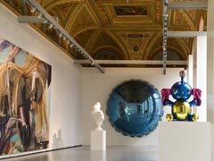 Sala con opere di Jeff Koons, da sinistra a destra : Elephant 2001, Bourgeois Bust – Jeff and Ilona 1991, Moon (Light Blue) 1995-2000 e Elephant 2003