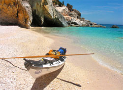 Pagaiando in compagnia del sole e del mare