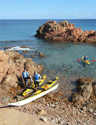 Pagaiando in compagnia del sole e del mare