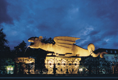 La statua del drago volante nel centro di Klagenfurt (© KärntenWerbung)