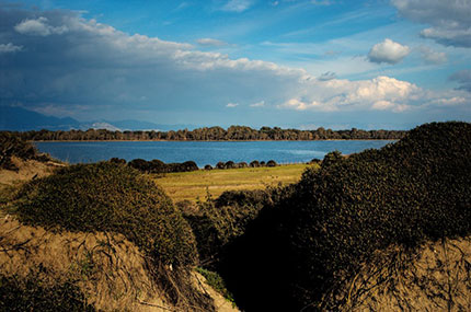 Il lago di Sabaudia, nel Lazio