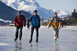 Carinzia a passo lento 1 Pattinaggio sul Weissensee (Foto: Weissensee)