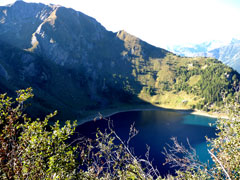 Le acque blu del lago