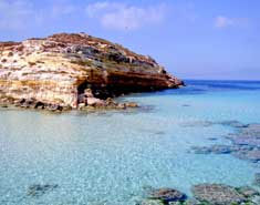 Lampedusa, "tirati su"!