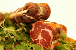 Lazio: riscopriamo sapori e tradizioni 2 Capocollo stagionato del salumificio Scherzerino di Itri