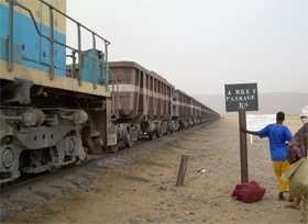 Un treno nel deserto africano