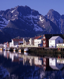 Lofoten Il piccolo villaggio di Henningsvaer. Foto: Frithjof Fure/www.visitnorway.com