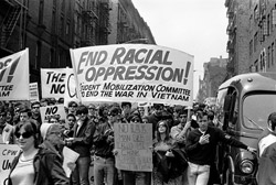 Harlem (New York), marcia per la pace e per la fine dell'oppressione razziale, 1967. (Courtesy of Builder Levy, photographer)