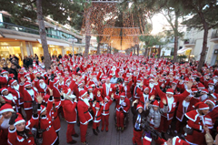 Invasione di Babbi Natale nel centro di Riccione