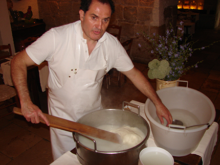 Mozzarella fatta al momento nella Masseria Barbera