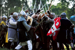 Una delle battaglie rievocate dai reenactor nelle divise dell'epoca. Foto tratta dalla locandina dell'evento