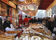 Un banchetto di dolci siciliani alla  Fiera degli Oh Bej Oh Bej