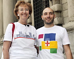 Le nuove magliette di Milano indossate dal sindaco Letizia Moratti e dall'assessore al Turismo, Alessandro Morelli