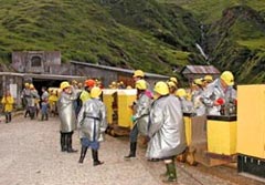 Visitatori alla miniera di Monteneve