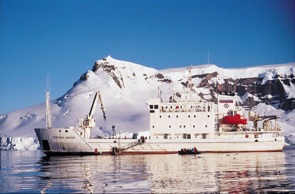 Antartide, fra iceberg e stazioni scientifiche