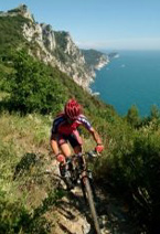 In bici sui sentieri delle Cinque Terre