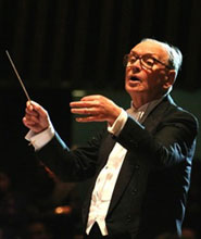 Morricone bacchetta la Prima della Scala