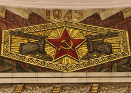 Mosca Un mosaico all'ingresso di una stazione della metropolitana