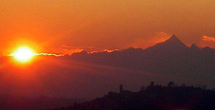 Tramonto su Murisengo con il Monviso sullo sfondo