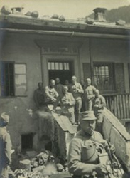 Robert Musil insieme ai suoi commilitoni a Palù Palai nel 1915 (Archivio fotografico Museo italiano della guerra di Rovereto)