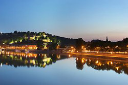 Namur che si specchia sulla Mosa (Foto: © OPT-G. Croppi)
 
