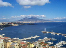 Il golfo di Napoli. Come nel 2008, l'Italia si posiziona dopo la Spagna nella classifica delle destinazioni preferite dai cittadini dell'Ue