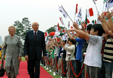 Il Presidente Napolitano con la Signora Clio all'arrivo nella Residenza del Presidente della Repubblica di Corea