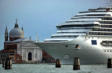 Grandi navi nel cuore di Venezia 4 Grandi navi nel cuore di Venezia