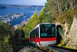 La salita al Monte Fløyen con la funicolare (credit: Pål Hoff/VisitBergen/www.visitnorway.com)