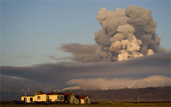 La nube di cenere del vulcano islandese