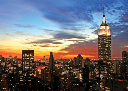 Skyline metropolitano al tramonto