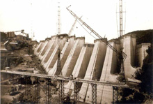 Una foto del 1959 che ritrae i lavori di costruzione della diga del Brugneto