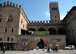 Bologna, omaggio all’olio d’oliva 1 Palazzo Re Enzo