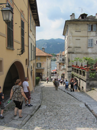 Le viuzze del centro storico di Orta