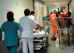 Infermieri al lavoro in ospedale