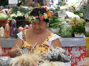 Una donna al mercato di Papeete