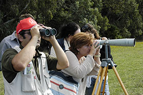 Con il binocolo nel Parco del Circeo, nel Lazio. Foto: P.Presta