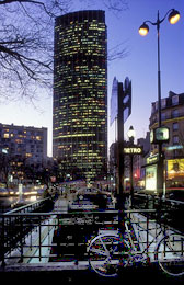 Viaggio nell'Ile de France verso i percorsi golfistici 1 Ile de France La silhouette della torre di Montparnasse