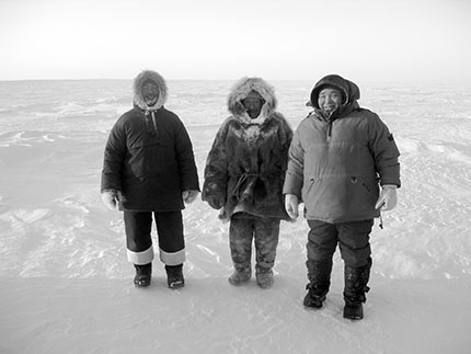 Inuit sul pack vicino a Gjoa Haven