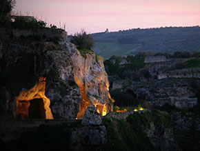 Una grotta per scenografia