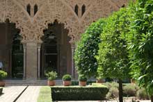 Il patio del palazzo islamico dell'Aljafería