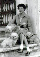 Peggy Guggenheim con i suoi cani a Venezia nel 1949