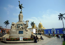 Perù. Piazza principale di Trujillo
