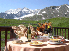 Turisti “rurali” in Valle d’Aosta 2 Tavolata di piatti della tradizione valdostana