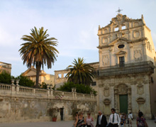 Siracusa Un'altra veduta di Piazza del Duomo