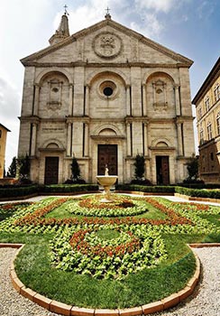 Pienza, chiostri e giardini in fiore a maggio 4 Pienza e i fiori