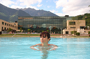 Piscina esterna. Foto by Florian Peer