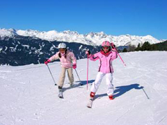 Nonni e nipoti insieme sulla neve